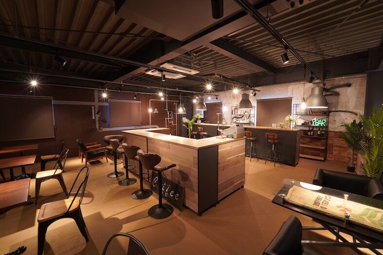 インダストリアルなカフェバー